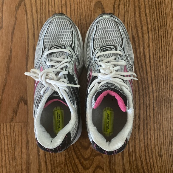 saucony women's 8.5 wide